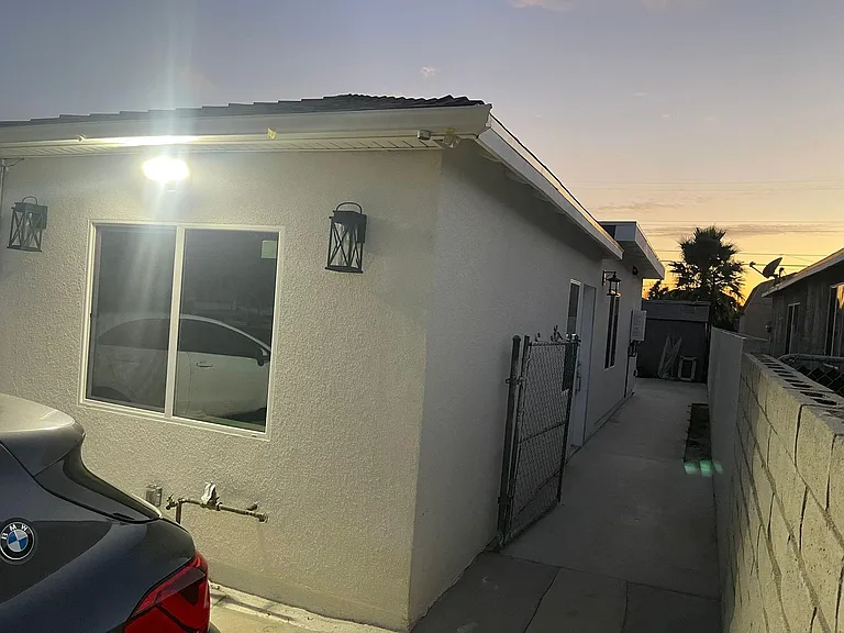 9733 Omelveny Ave — Photo 4
