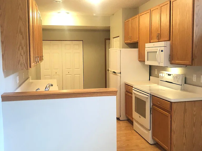 9124 Holly Ln N — Photo 6