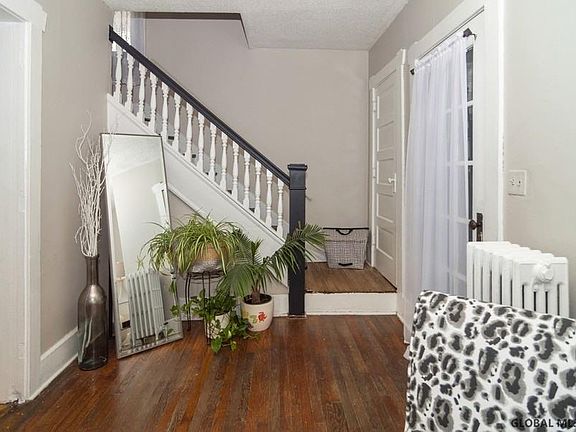3rd image of 2301 Burdett Ave