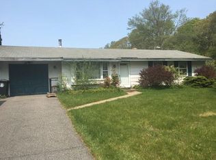 1 Lazywood Ln, Swansea, MA 02777