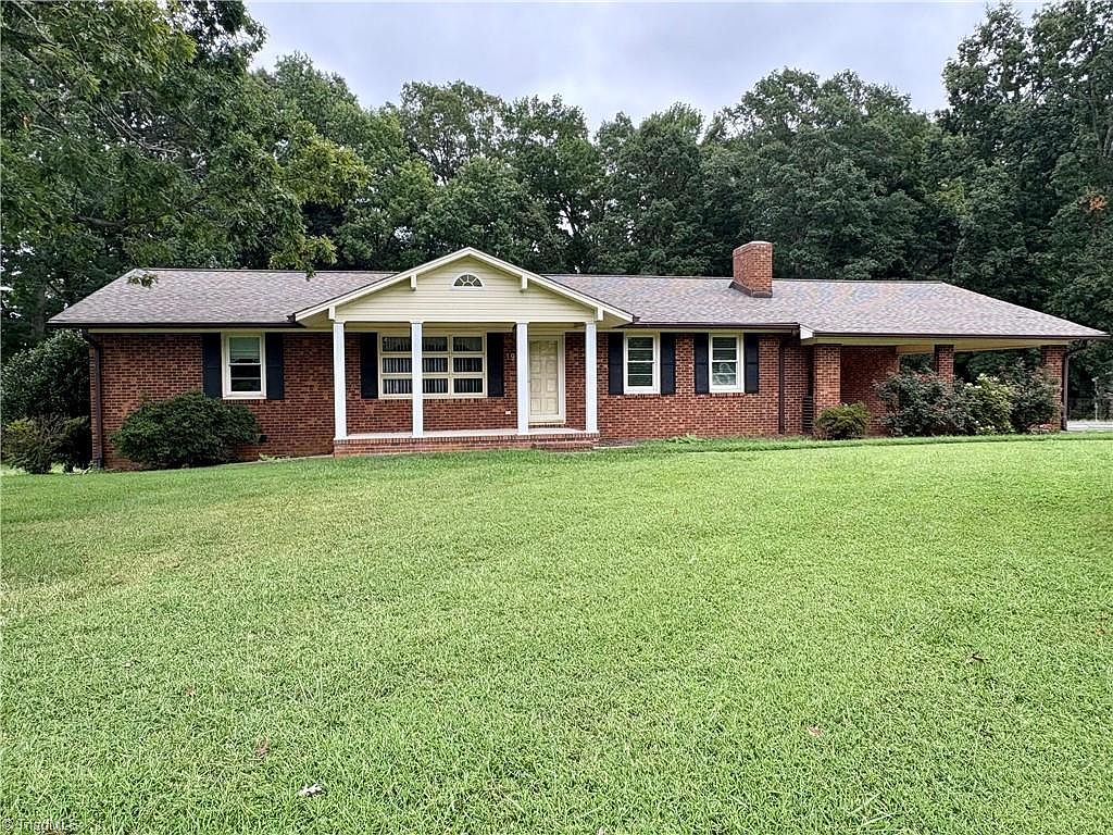 19 Hillside Park Dr, Thomasville, NC 27360 | Zillow