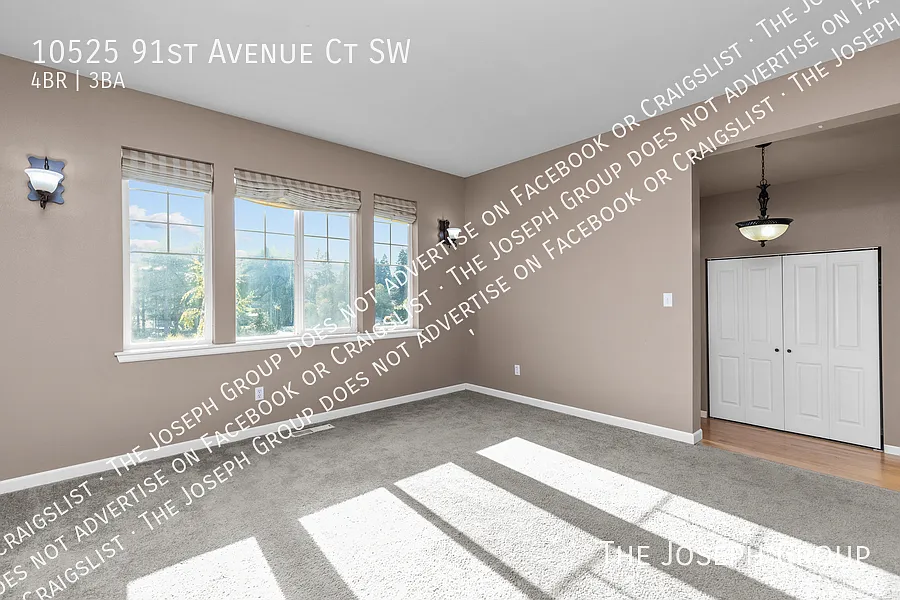 Spacious 4 bed/2.5 bath in Lakewood! — Photo 2