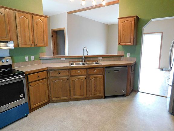 2nd image of 230 Willow Wood