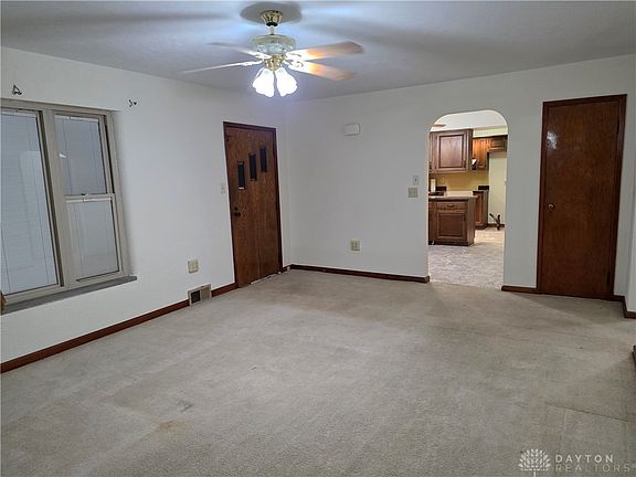 5th image of 872 N Sulphur Springs Rd