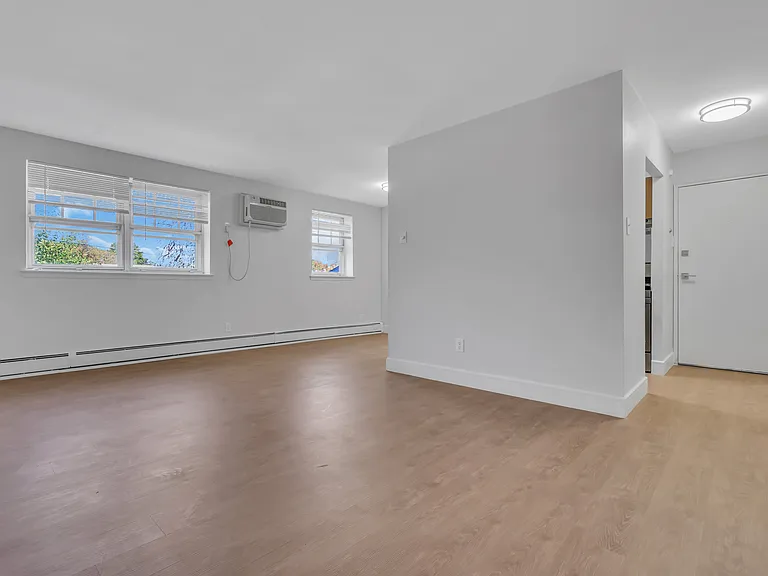 Lancaster Court Apartments — Photo 15