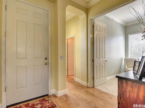 3rd image of 140 Rock House Cir N
