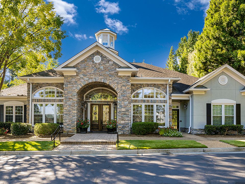 Be greeted by a friendly face in the leasing center