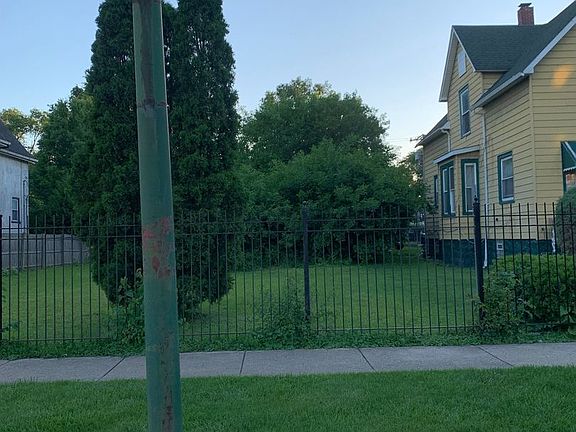 4th image of 312 N Lotus Ave