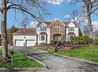 17 Tulip Ln, Randolph, NJ 07869