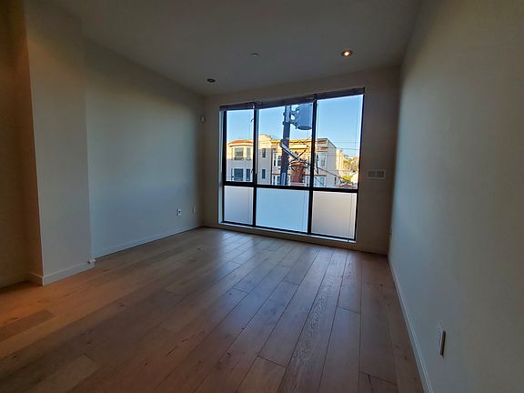 3rd image of 2652 Harrison St APT 301
