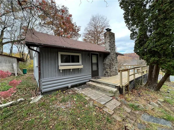 1102 Valhalla Dr, East Stroudsburg, PA 18301