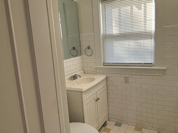5th image of 853 S Pennsylvania Ave