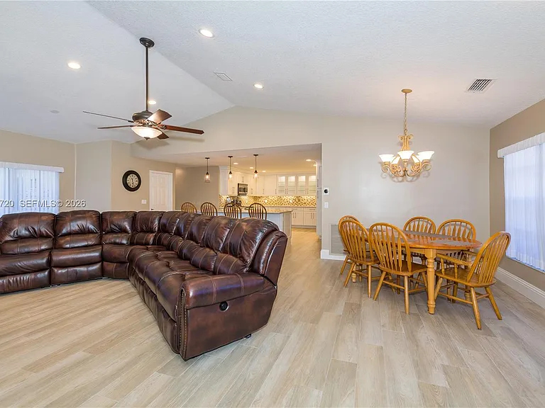 850 Amherst Ave — Photo 7