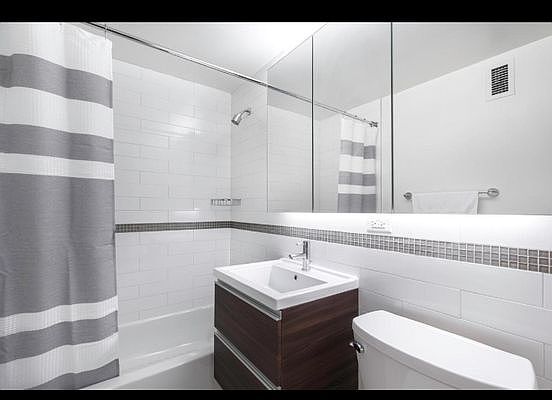 3rd image of 360 W 34th St APT 10N
