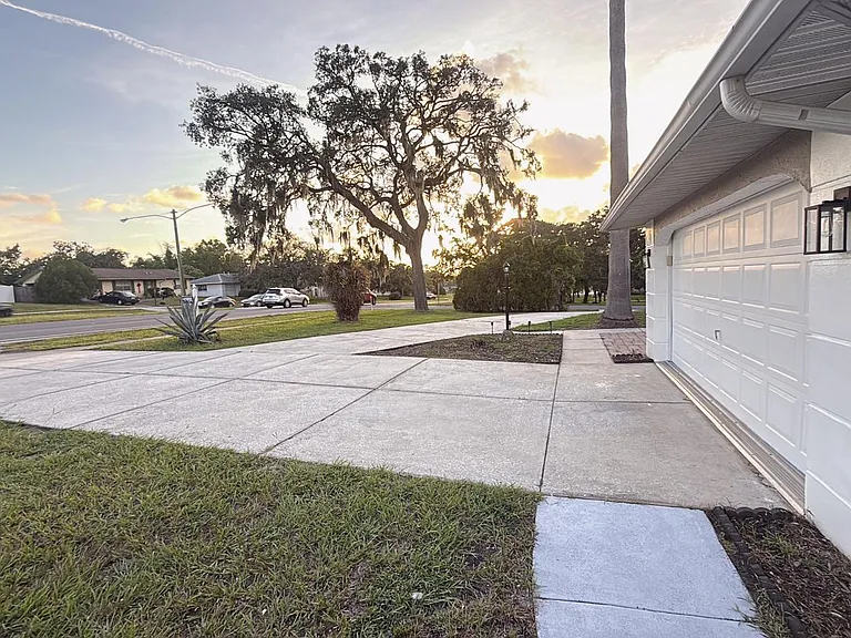 6237 Spring Hill Dr — Photo 23
