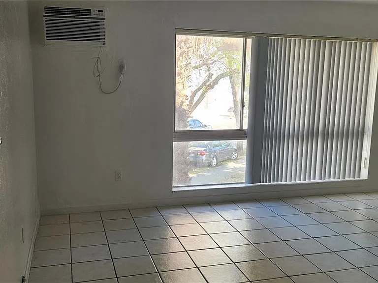 1333 NW 15th St #10 — Photo 9