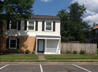 8 Adams Dr NE, Leesburg, VA 20176