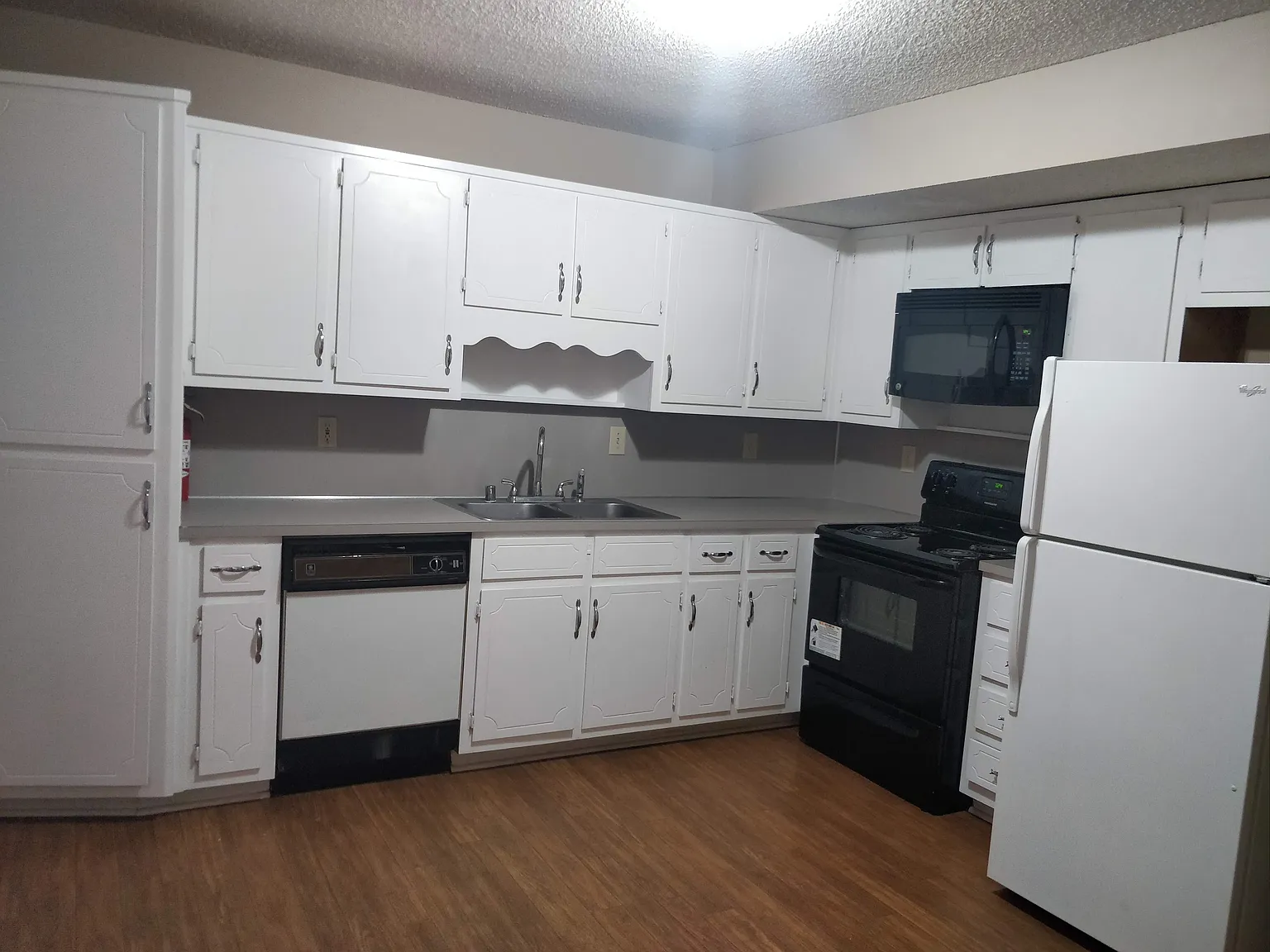 2 bed, 1.5 bath, 1144 sqft, $1,050 — Photo 4