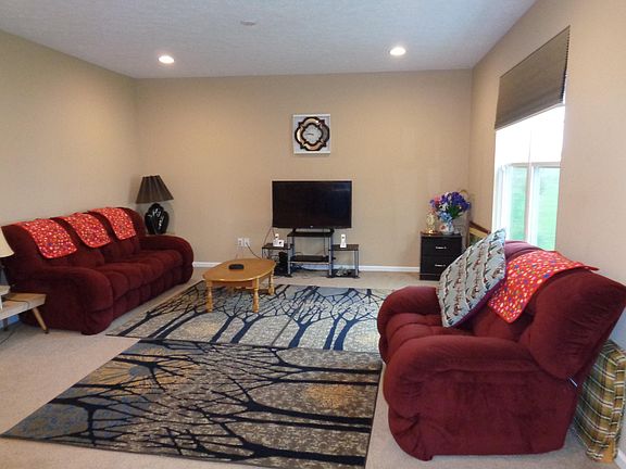3rd image of 12212 Edgebrook Dr