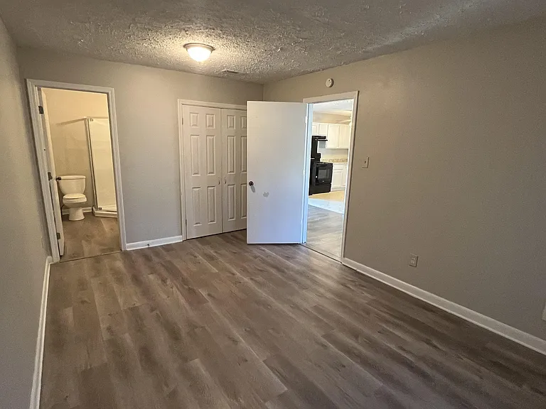 2806 Norgate Ln — Photo 7