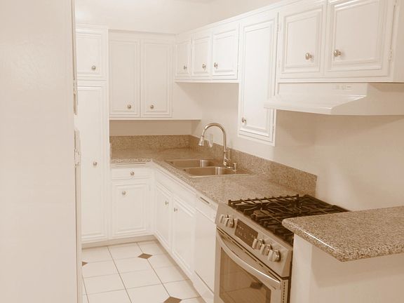 2nd image of 1427 N Poinsettia Pl #1115