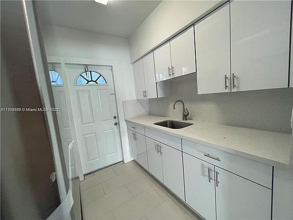 4th image of 8205 Crespi Blvd APT 2