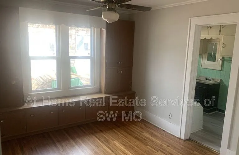 521 S Warren Ave — Photo 2