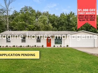 576 Robinhood Dr, Aurora, OH 44202