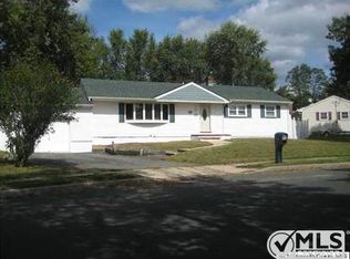 15 Lake Dr, Howell, NJ 07731
