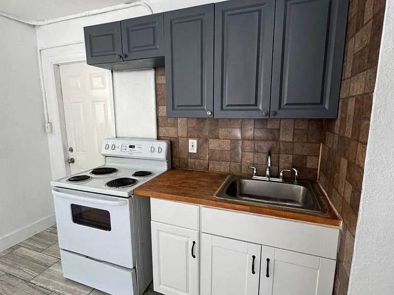 529 Lucy St — Photo 4