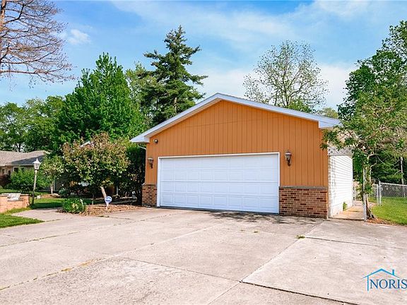 2nd image of 1780 Meadowlake Dr