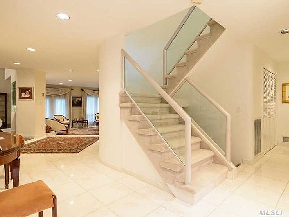 2nd image of 42 Hanover Ct