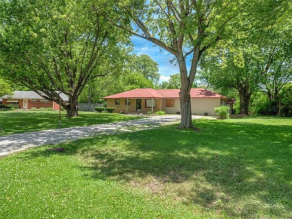 4th image of 2461 Hanover Dr