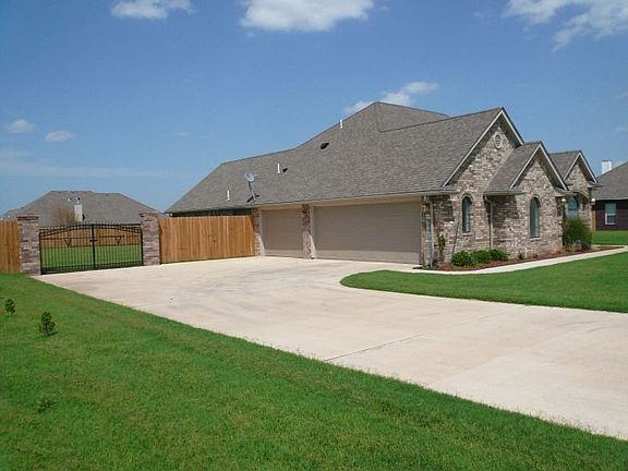 2nd image of 4 Windy Hollow Dr