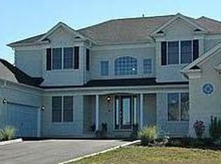 2 Grant Dr, Cream Ridge, NJ 08514