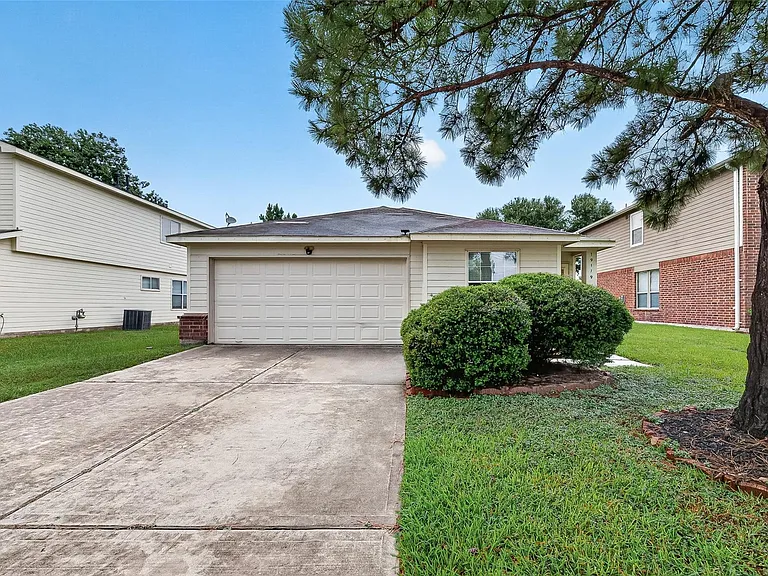 19119 Yaupon Ranch Dr — Photo 2