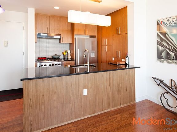 3rd image of 5-49 Borden Ave #C9