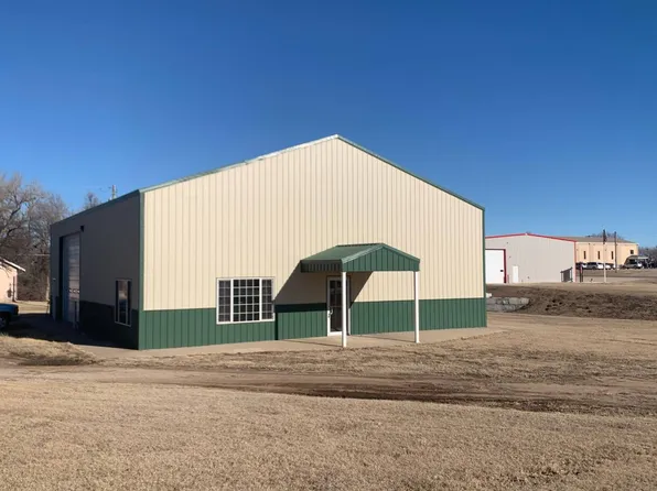 310 E 1st St, Cunningham, KS 67035