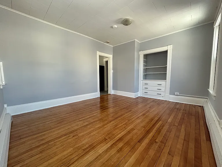 201 Roxbury St #2R — Photo 5