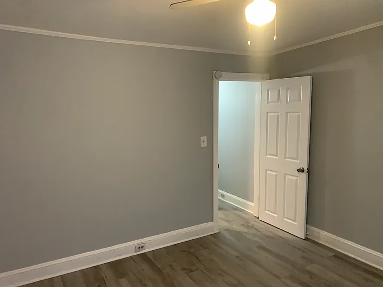 229 W Diamond St — Photo 10
