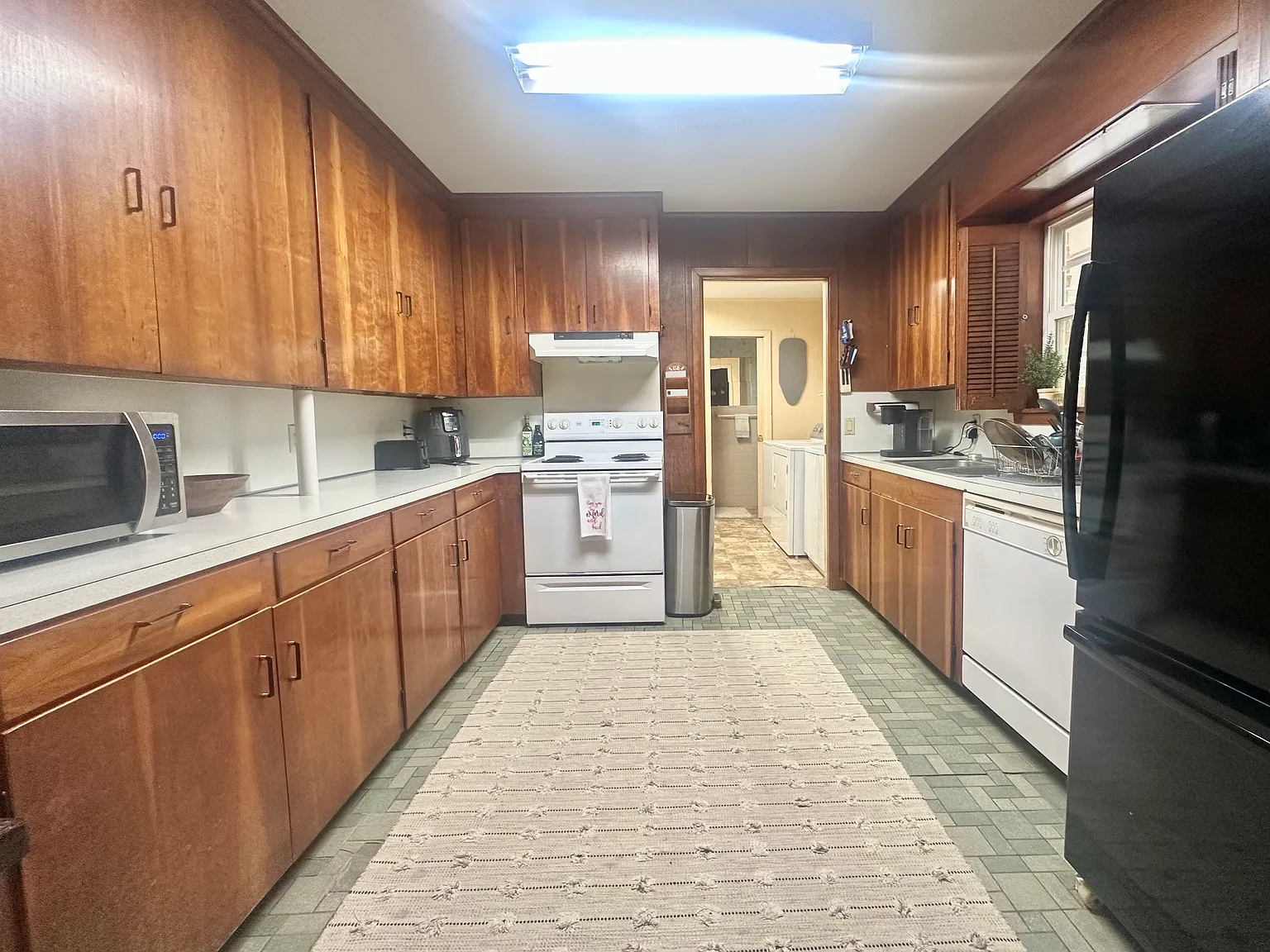 3 bed, 1.5 bath, 1878 sqft, $1,650 — Photo 4