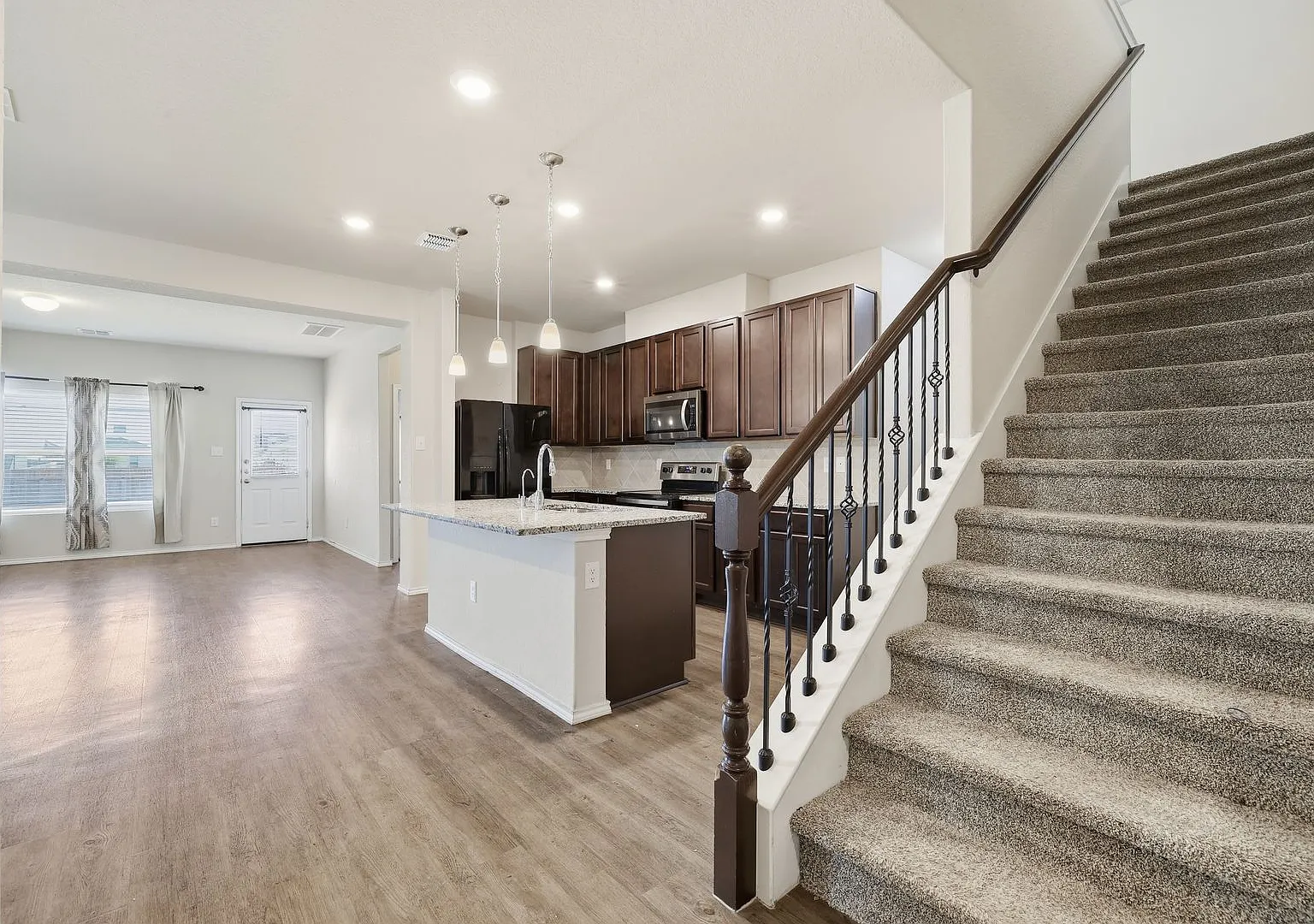 Stunning Cinco Lakes Home with First-Floor Primary Suite — Photo 3