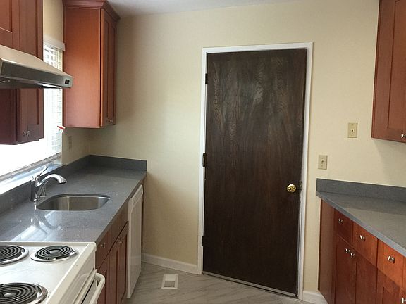 5th image of 17285 Markross Ct APT 2