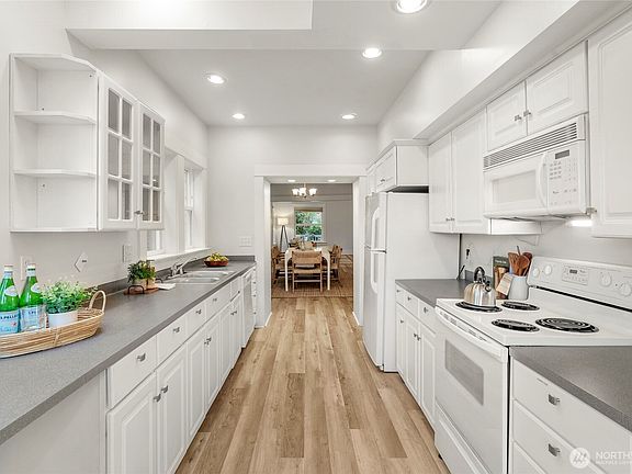 4th image of 1617 33rd Avenue