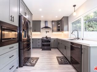 20435 Blythe St, Winnetka, CA 91306