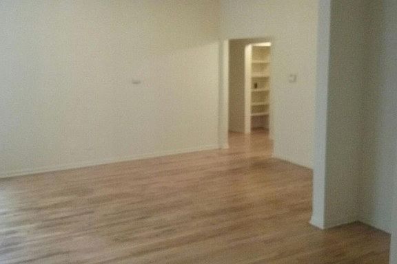 2nd image of 1043 W Glenlake Ave APT B