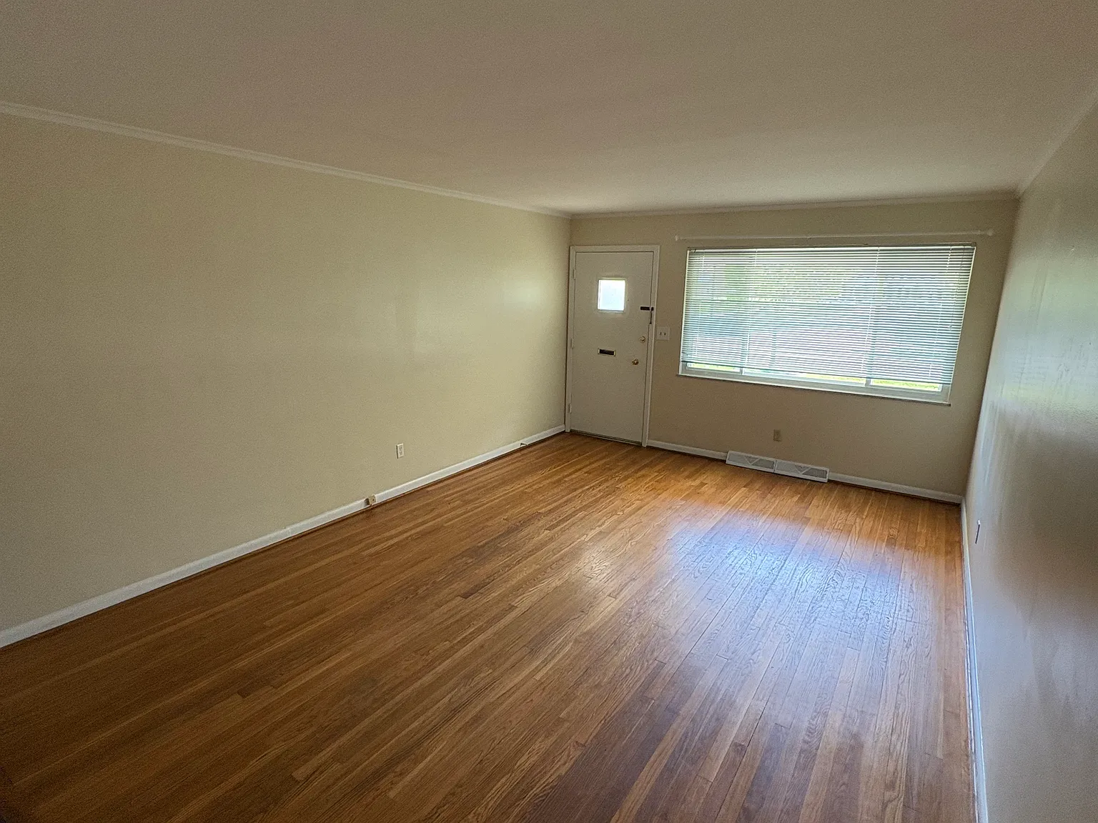2 bed, 1.5 bath, 750 sqft, $1,500 — Photo 3