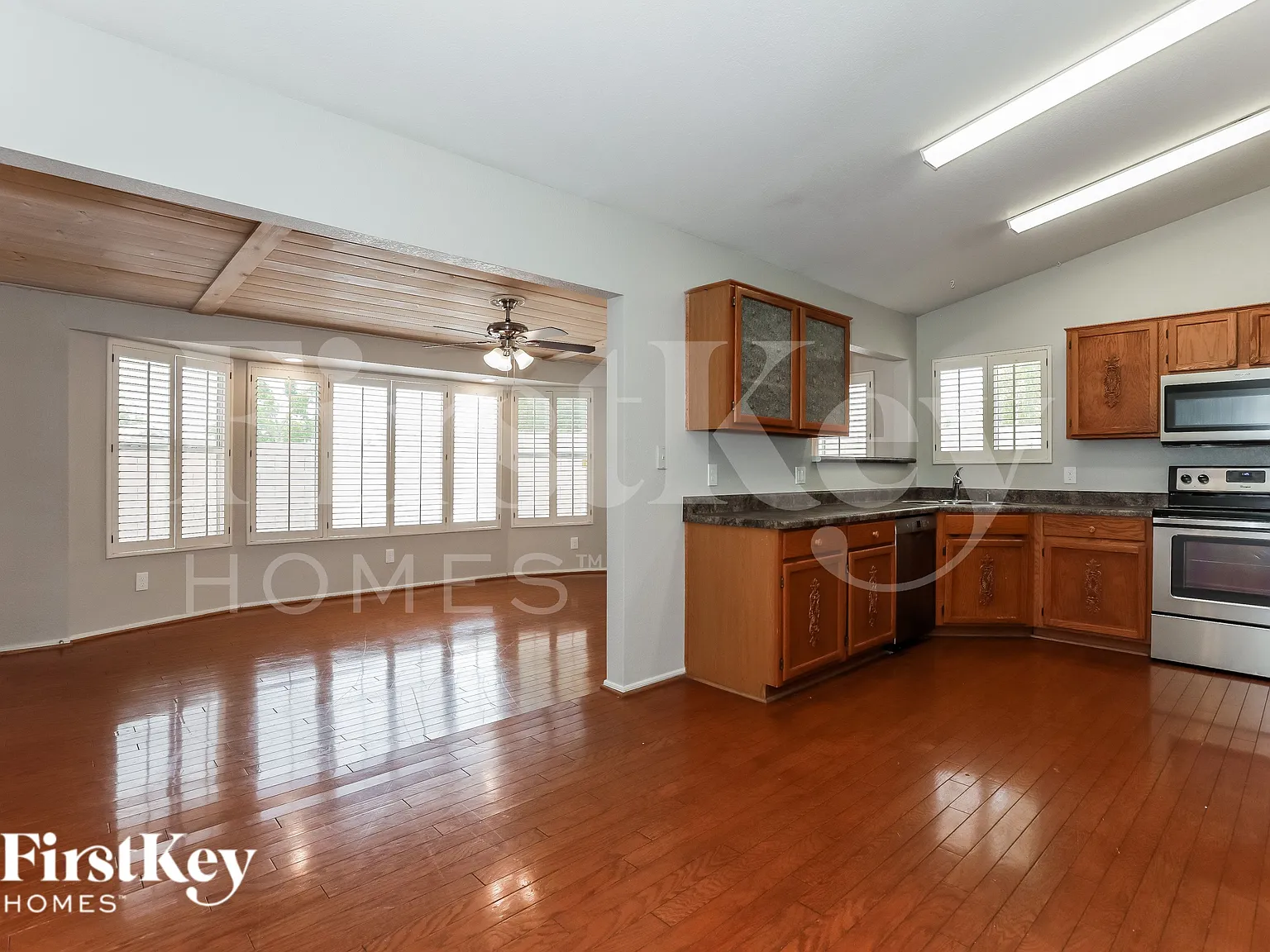 3 bed, 3.0 bath, 2059 sqft, $2,575 — Photo 4