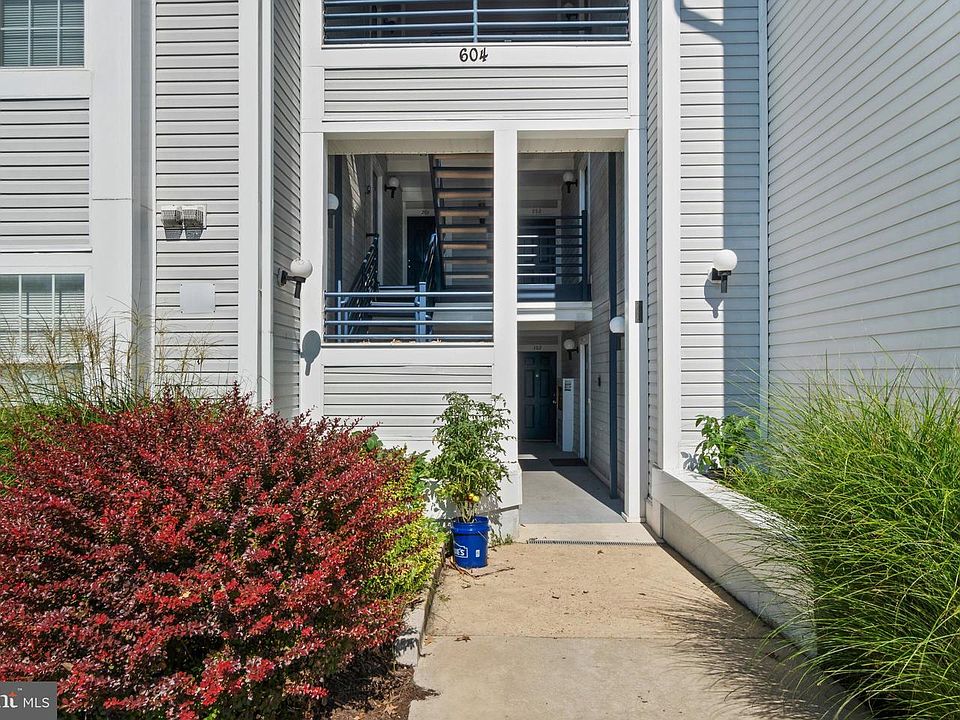 1st image of 604 Moonglow Rd APT 304