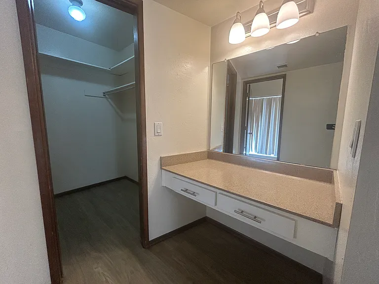 2141 E Manhatton Dr — Photo 22